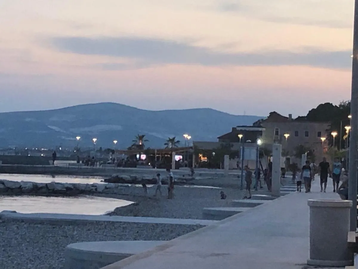 Spacious Apartment Close To The Sea In Kastel Luksic Kastela