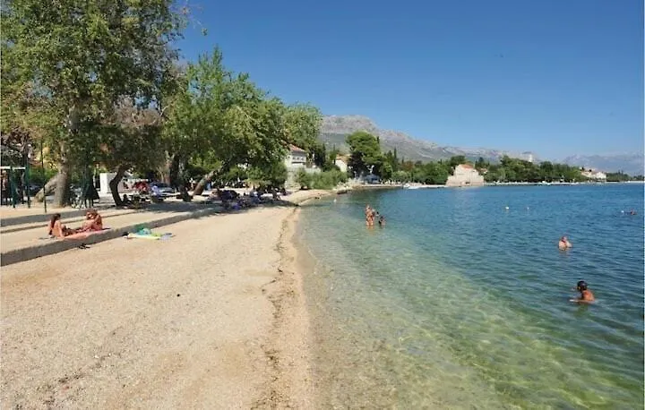 Spacious Apartment Close To The Sea In Kastel Luksic Kastela