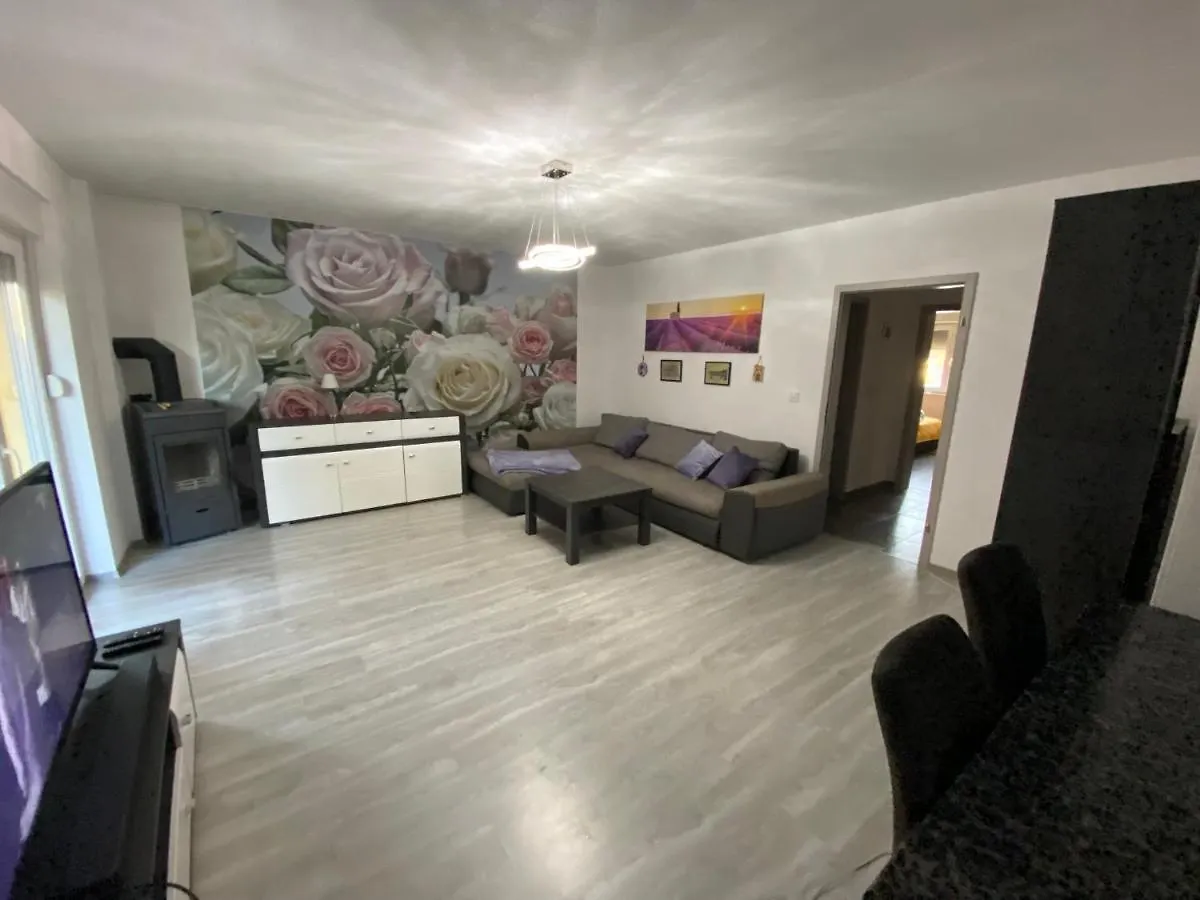 Spacious Apartment Close To The Sea In Kastel Luksic Kastela 0*,  Croatia