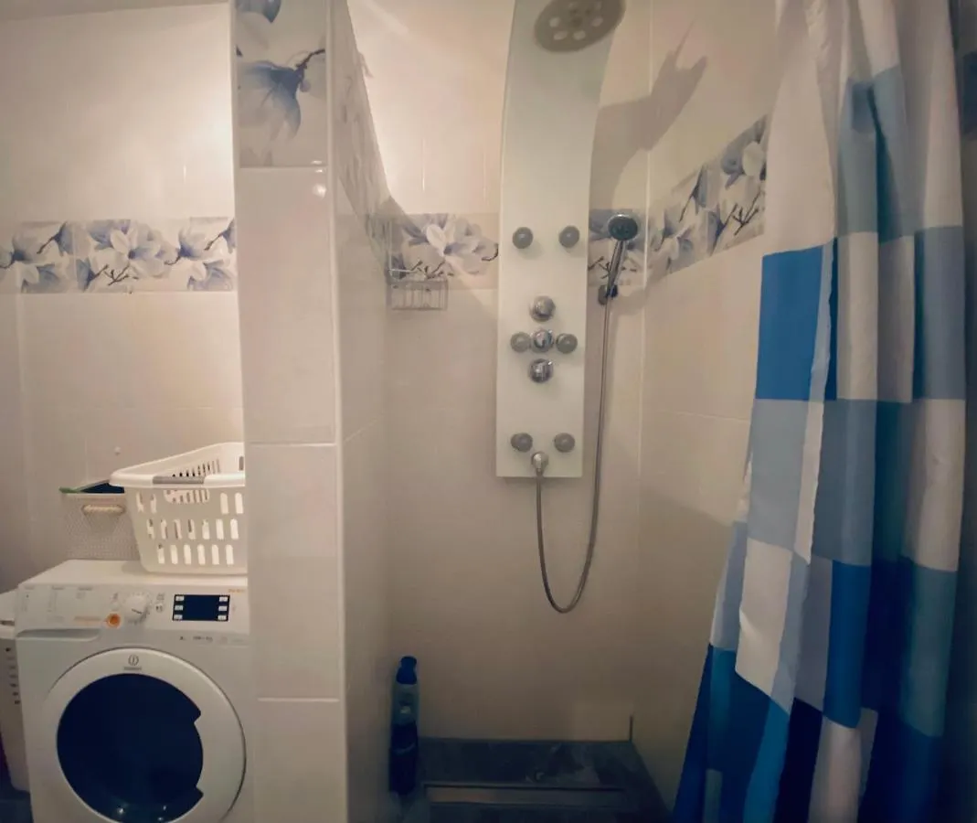Spacious Apartment Close To The Sea In Kastel Luksic Kaštela