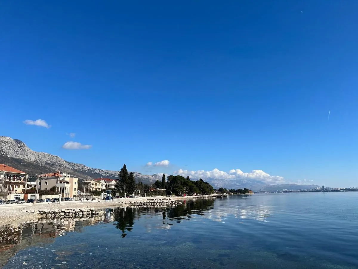 Spacious Apartment Close To The Sea In Kastel Luksic Kastela Croatia