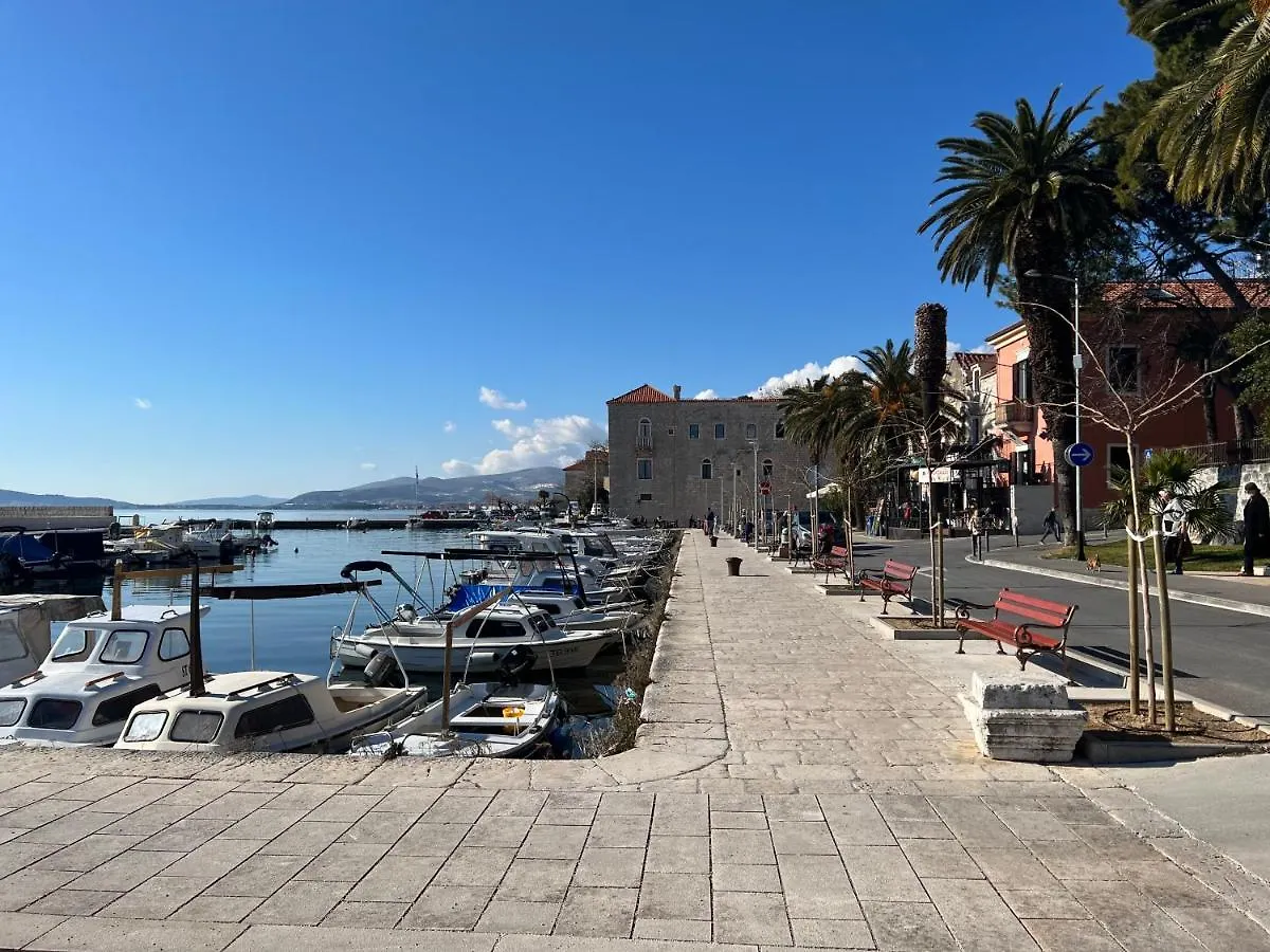 Spacious Apartment Close To The Sea In Kastel Luksic Kastela 0*,  Croatia