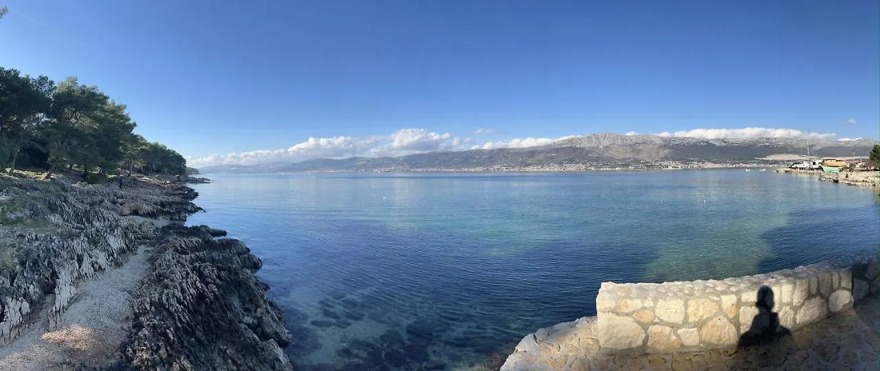 Spacious Apartment Close To The Sea In Kastel Luksic Kaštela