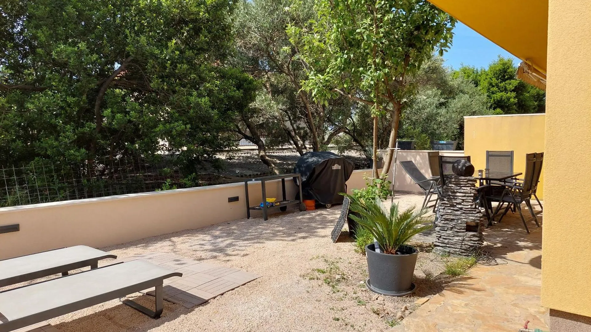 Spacious Apartment Close To The Sea In Kastel Luksic Kastela Croatia